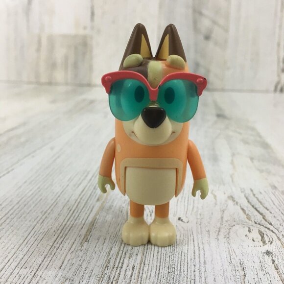 Bluey CHILLI Heeler Mom Figure in Sunglasses Family Camping Trip Beach Chili NEW - Picture 1 of 7